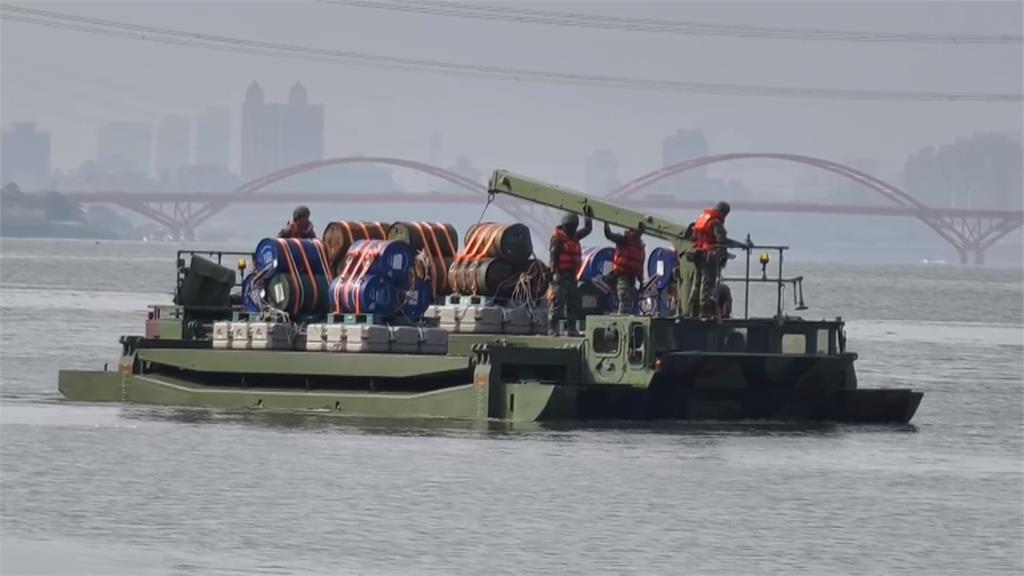 國軍立即備戰操演第三天　雲豹八輪車奔馳台北街頭罕見畫面曝