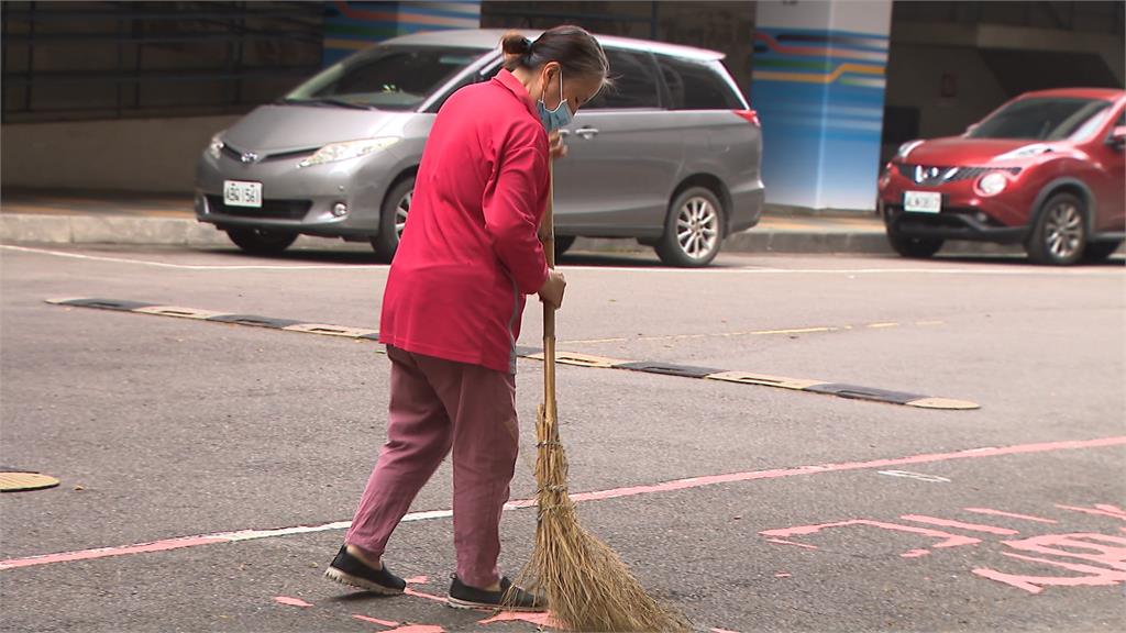 勞基法第54條三讀通過 65歲不必強制退休 .續留職場不得減薪