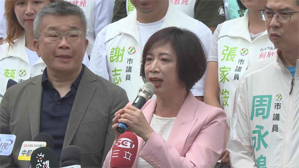 何欣純登記「蔡其昌回防台中超嚴肅」!下秒她調皮搞事「總召沒忍住變臉」全場炸笑聲