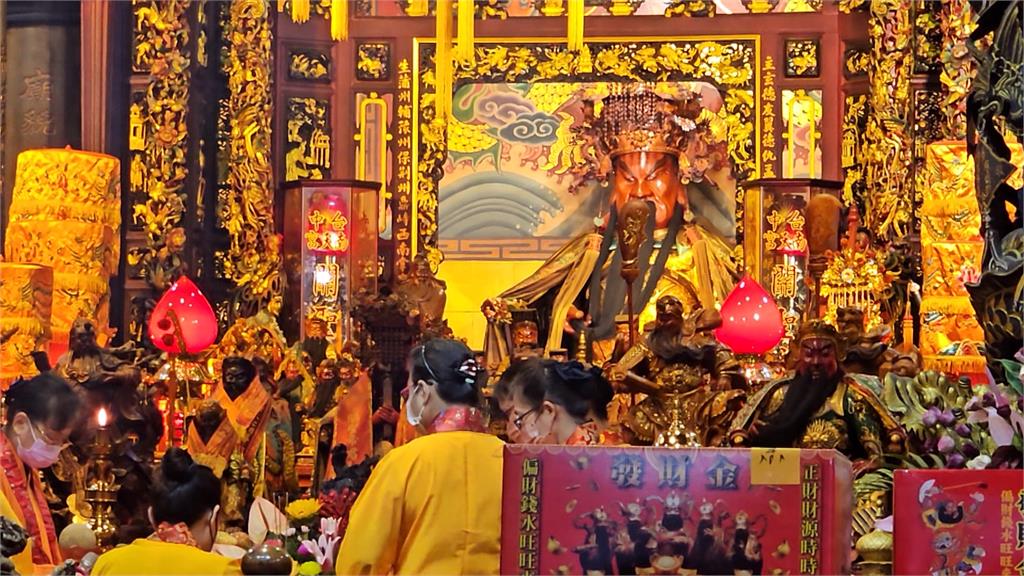 習近平送統一花籃敬神? 台中關公廟現「爭議賀卡」
