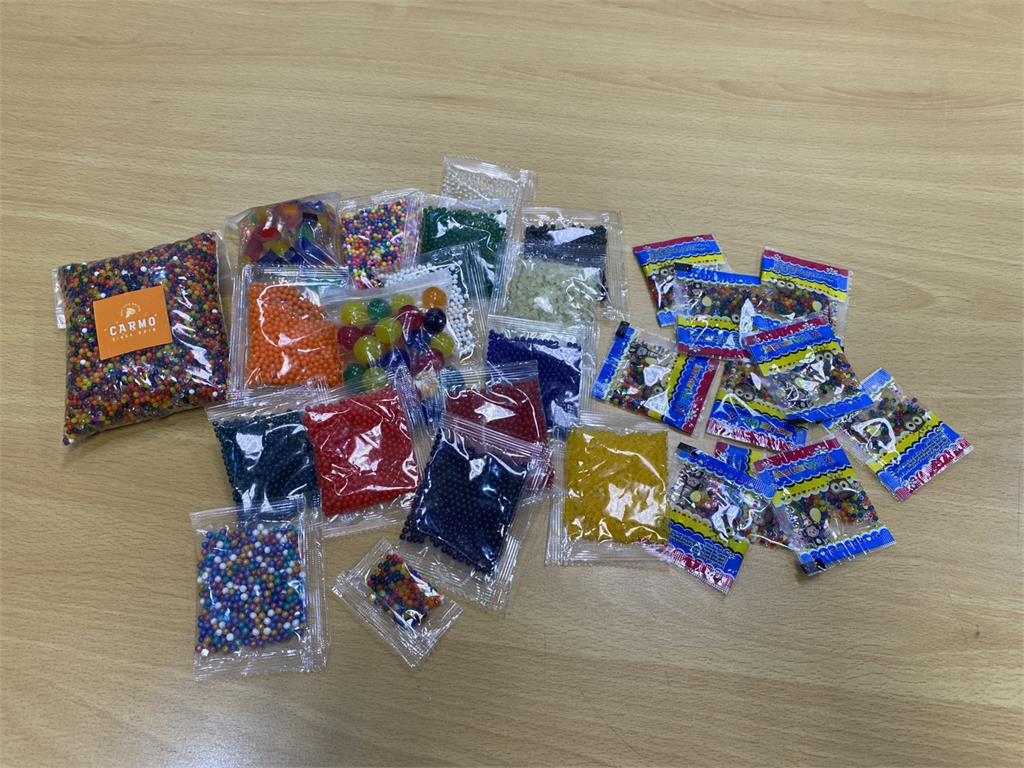 好奇釀大禍!14歲少年喊:膀胱要炸了…竟是「尿道塞38顆水晶寶寶」