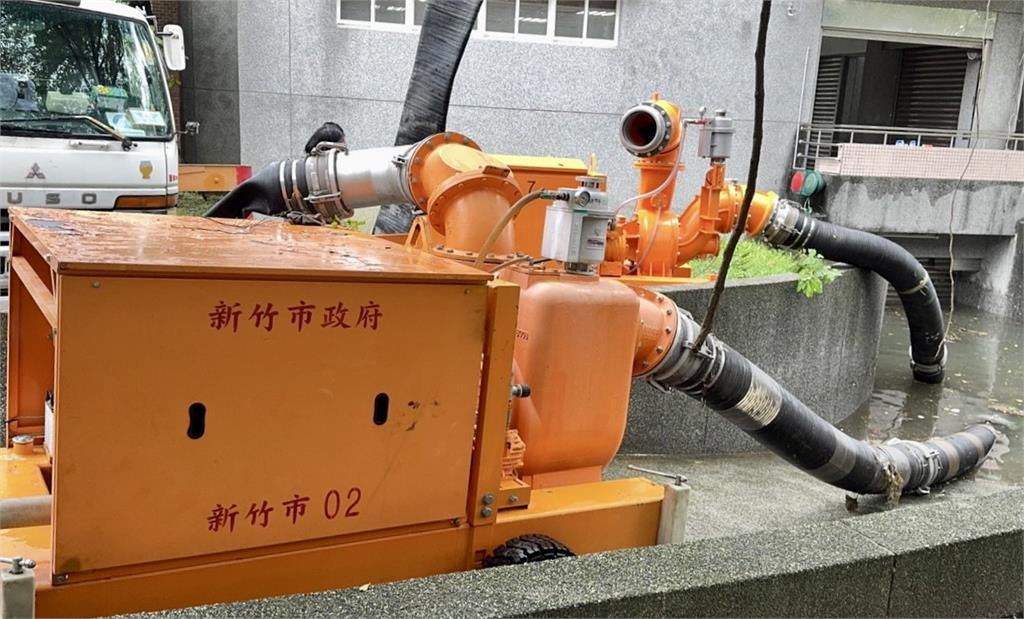 快新聞/暖!宜蘭豪雨成災 竹市急派大型抽水機具赴羅東救災