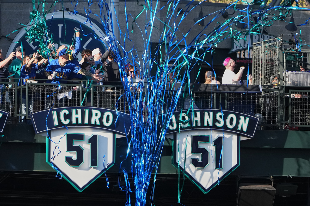 MLB(影)／這次輪到他了！「巨怪」51號球衣退休！和「朗神」並列水手主場