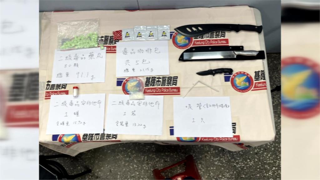駕駛大馬路中間違停睡著 警搜車果然有毒!
