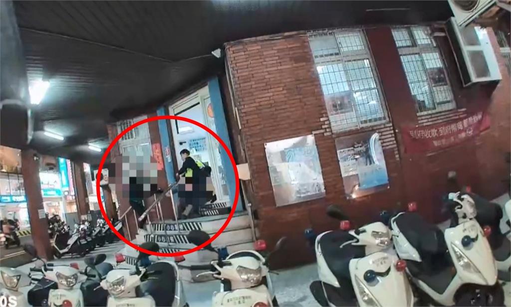 台南隨機攻擊! 男子持刀砍人 2人遭刺傷逃進派出所