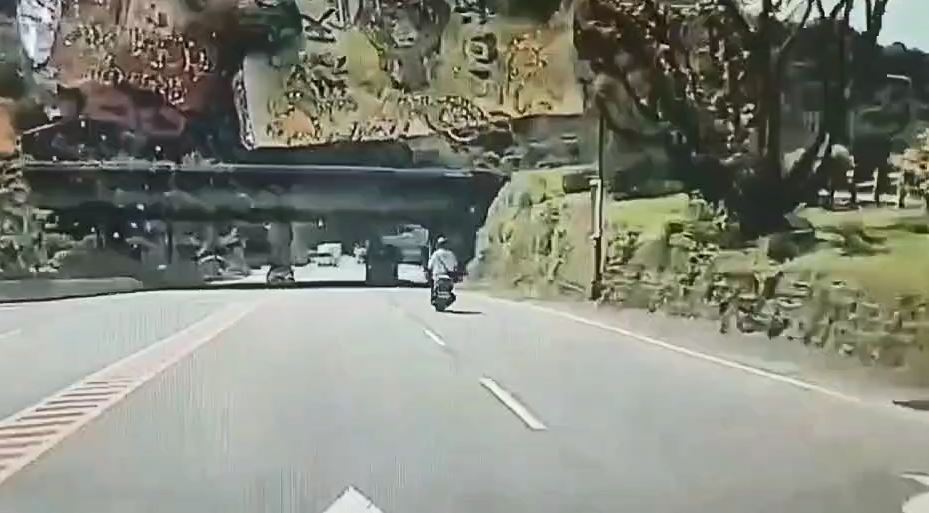 基隆驚悚死亡車禍 行人被騎士撞飛遭後車輾斃