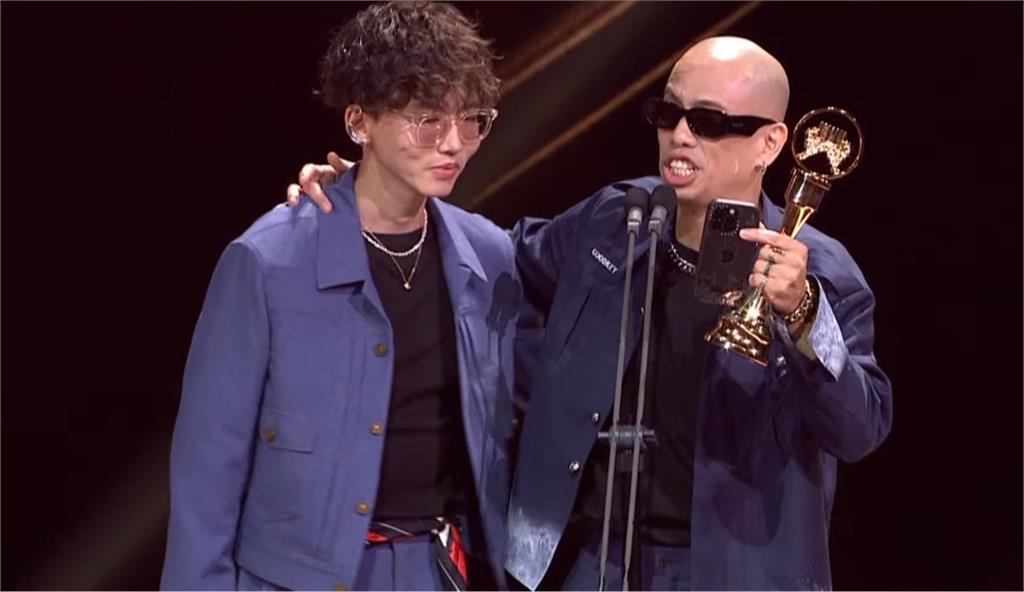 金曲36不斷更新/金曲歌王誕生!呂士軒獲「最佳華語男歌手」激動握拳