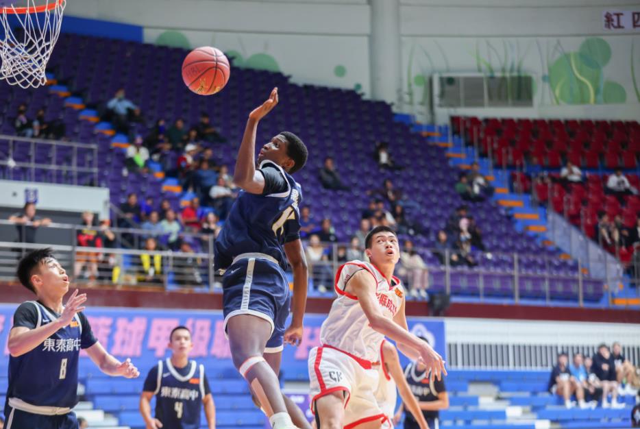 HBL(影)/東泰高中展上屆季軍實力 擊敗彰化成功高中分組2連勝挺進12強