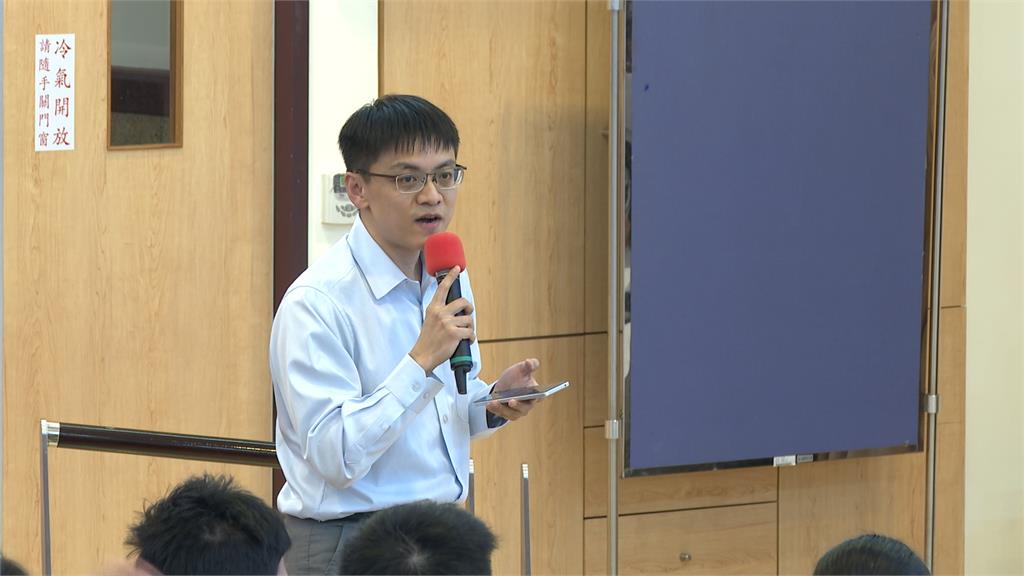 鄭麗文現身東吳大學演講　怒槓副教授：「太沒大腦了吧」