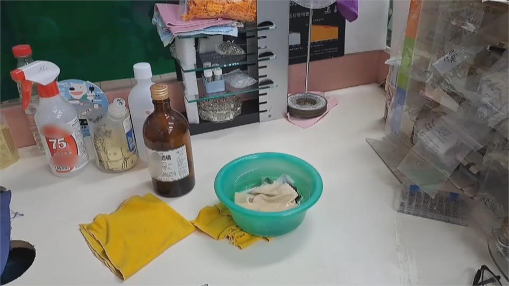 顧客慘遭酒精灼傷右眼! 員工誤拿酒精消毒隱形眼鏡