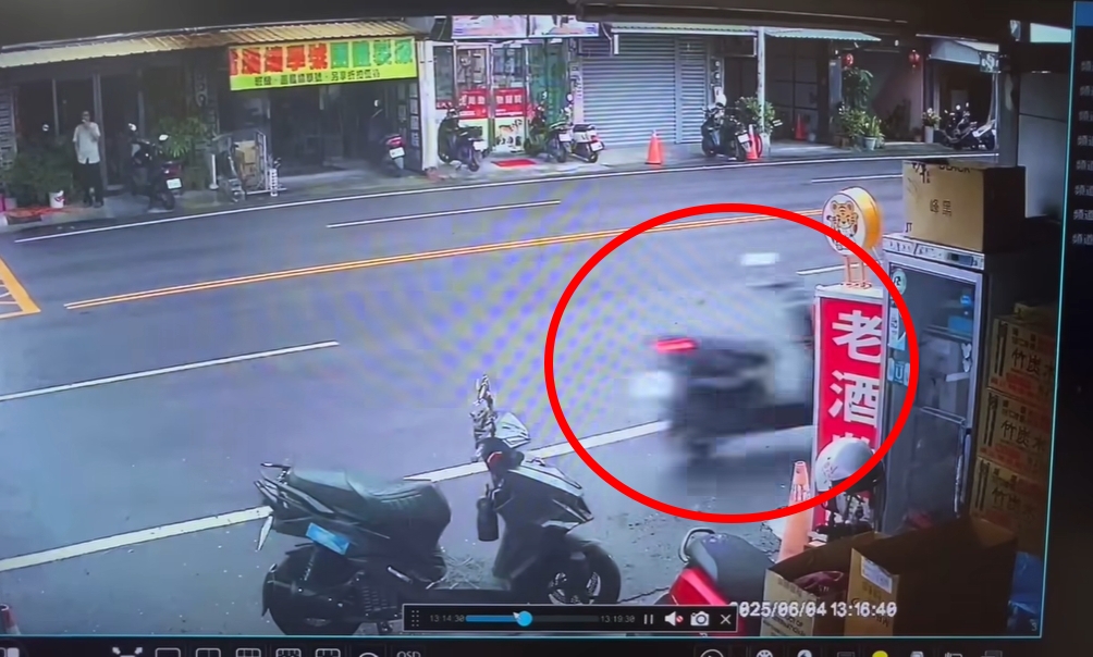 騎士人呢?雲林虎尾驚見「幽靈機車」暴衝連撞2車才停 畫面曝光網看傻眼