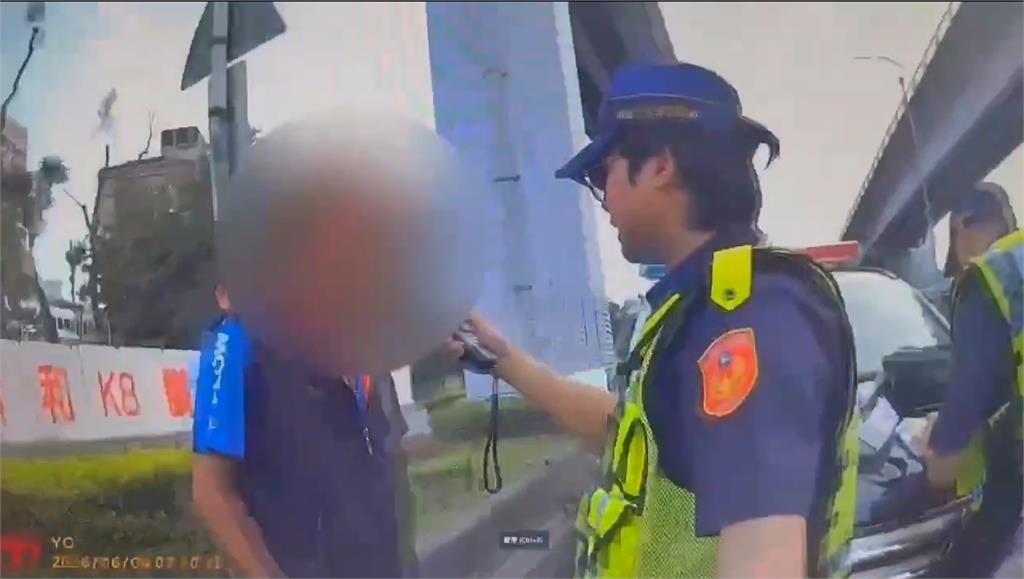 新店警10分鐘連攔2件酒駕 查獲易肇禍大貨車駕駛送辦