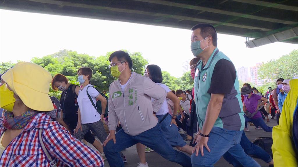 林佳龍力挺子弟兵卓冠廷 上千民眾到場力挺 擠爆聯合競總