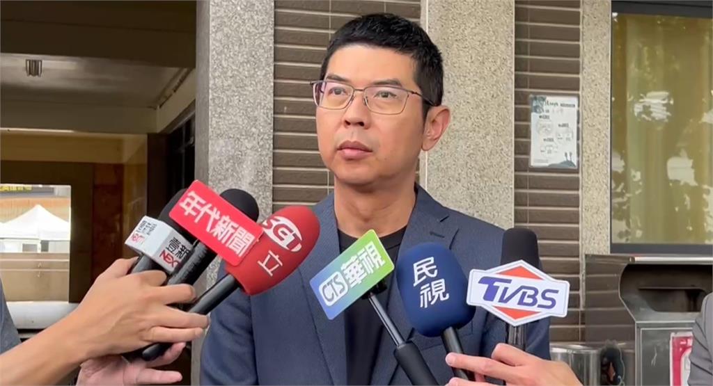 驚悚！ 六米高空天橋鐵板突塌陷　八旬老翁墜地奪命