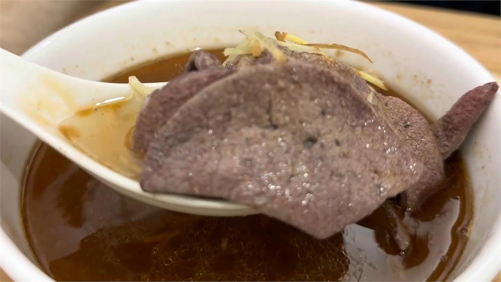 台灣趴趴走/ 囡仔出世厝內麻油雞香 平時品嘗補身補嘴空 麻油料理好吃一級棒!