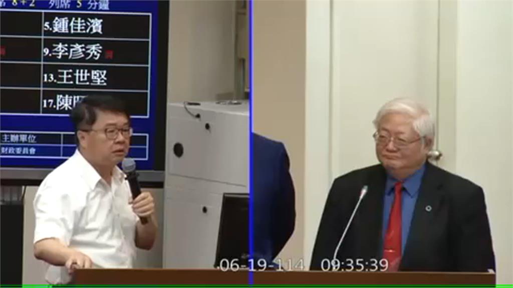 抗議民眾行動劇扮財神! 諷衛福部「卡關加熱菸」助長黑市