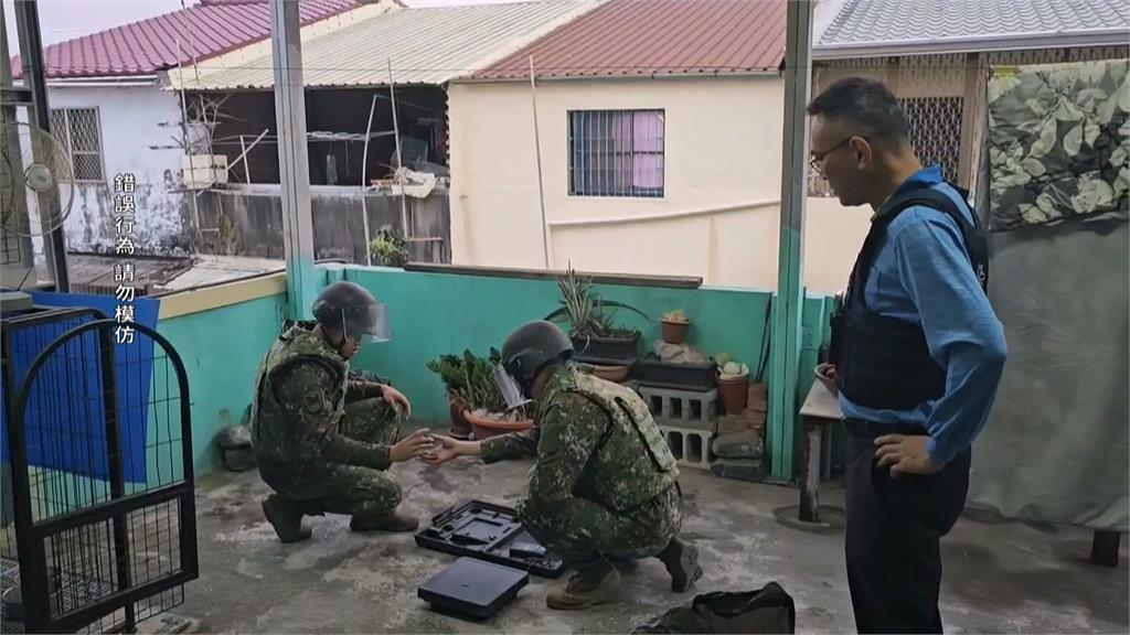 屏東驚險警匪對峙！　嫌持爆裂物逃屋頂　警大陣仗「封街逮人」