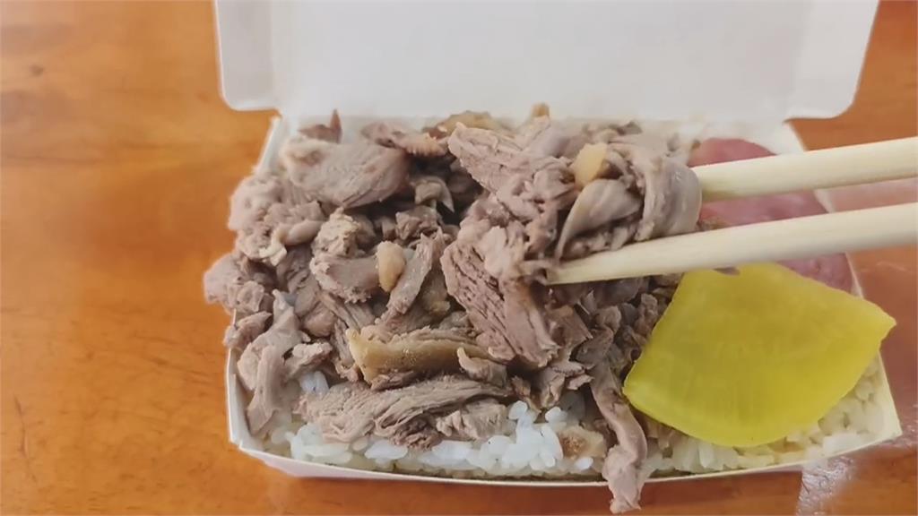 料理鼠王?超大老鼠趴流理台吃鴨肉 業者:未來會加強清潔