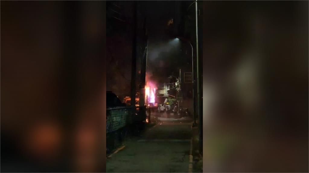 新莊電表箱突爆炸起火 火花四起嚇壞附近居民