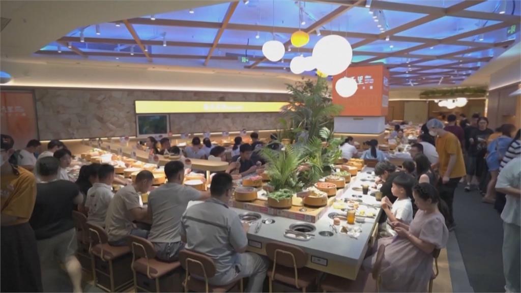 情緒消費？中國漢服主題餐廳爆紅　專家估恐面臨「最長消費放緩期」