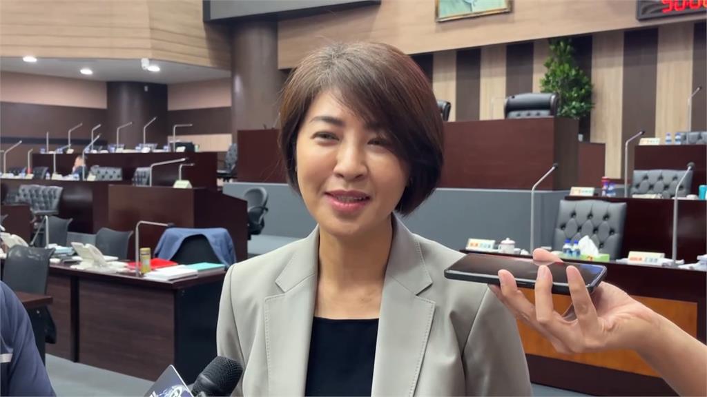 民眾康乃馨、鍋碗抗議名間焚化爐　許淑華立場堅定：垃圾去化勢在必行