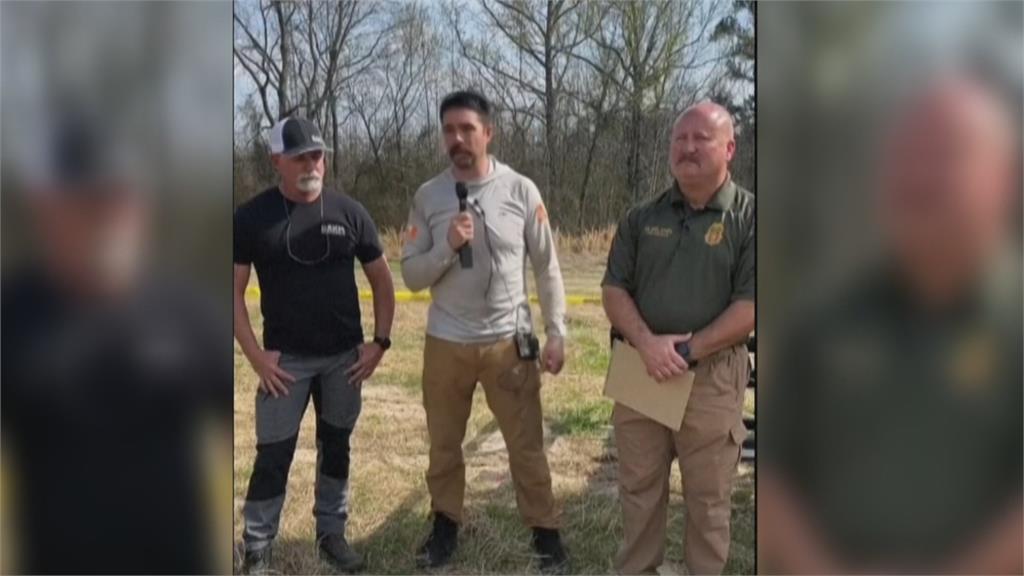 超驚悚!熱氣球撞擊纏繞基地台 消防員攀近百層高救援