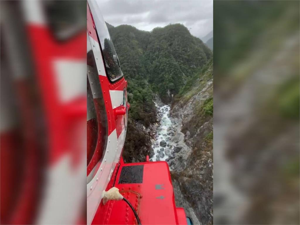快新聞／堰塞湖壩體驚現「V型缺口」！潰決威力驚人　空拍畫面曝光