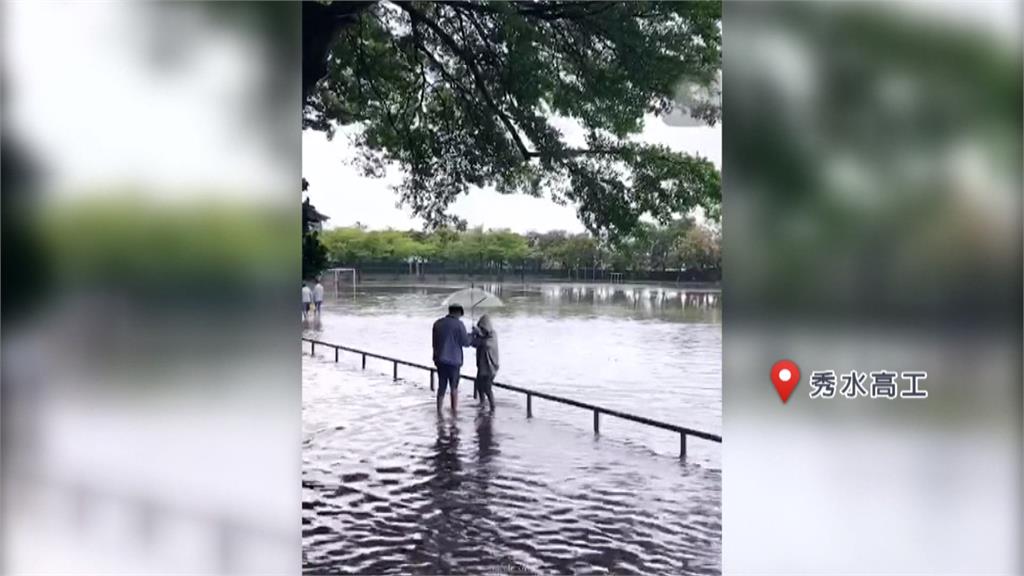 雨彈狂炸彰化！天后宮中庭變池塘　鹿港老街成河流　伸港人孔蓋冒噴泉
