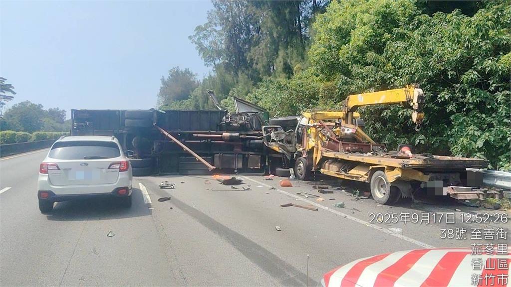 快新聞／駕駛疑恍神！國道3號拖吊車司機遭撞死　驚悚瞬間曝光
