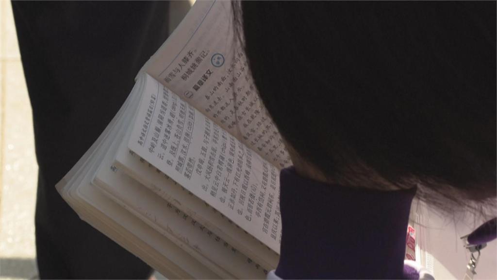 中國1335萬高中生拚高考! 出奇招「穿紫內褲、旗袍」求好成績
