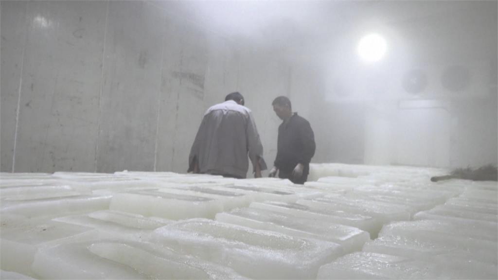 熱浪襲中國! 製冰廠每日可賣400噸 足球賽靠大冰塊降溫