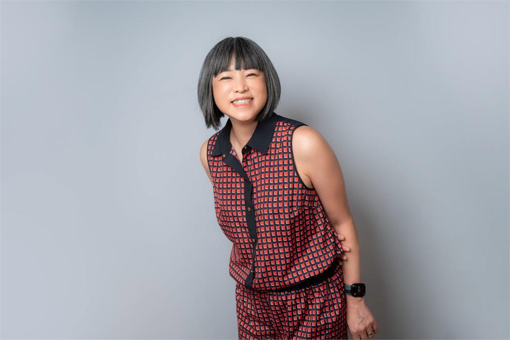 60歲范琪斐「臉埋進他腿上」！小8歲男友「被問房事表現」脫口4字　她當場羞炸
