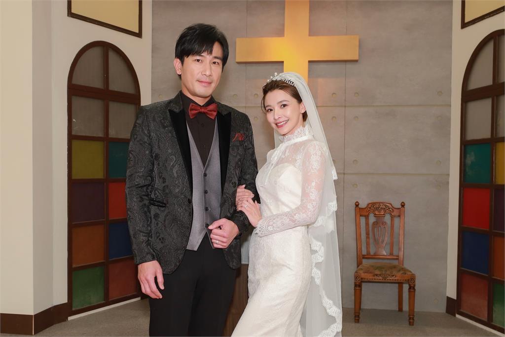 8點檔《愛的榮耀》新娘吳婉君、謝京穎拚美！ 賴芊合盛裝尬氣場