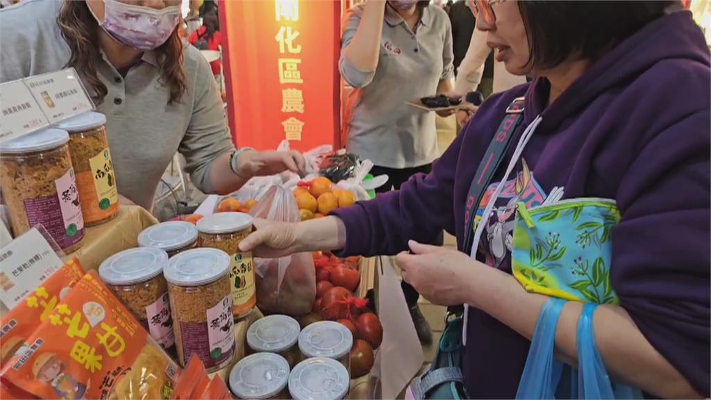 台灣燈會人潮強強滾 特色青農市集民眾讚不絕口