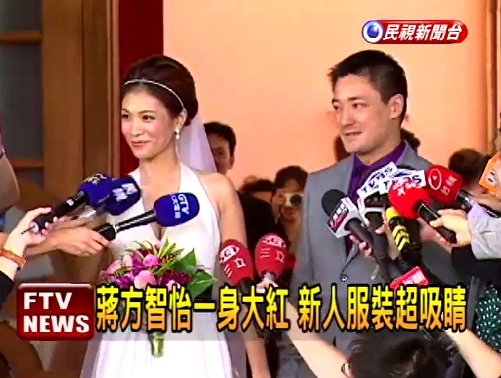 蔣家第四代生活大不同！蔣友常「穿吊嘎」與妻帶2娃現身台北…最新近況曝光