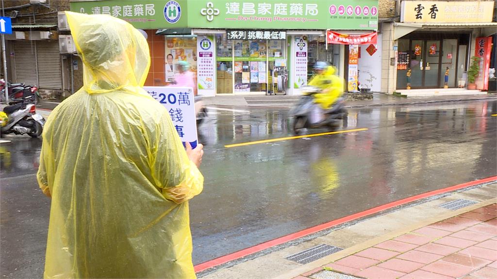 二階段最後衝刺! 母親節雙和罷團擺攤 民眾冒雨簽連署