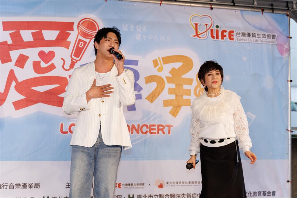 坐輪椅也不認輸!月亮歌后李珮菁用人生逆轉故事鼓勵獨居長輩