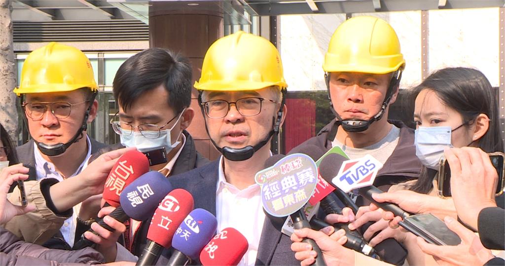 百貨氣爆外牆帷幕殘骸未清除 中市府再罰30萬