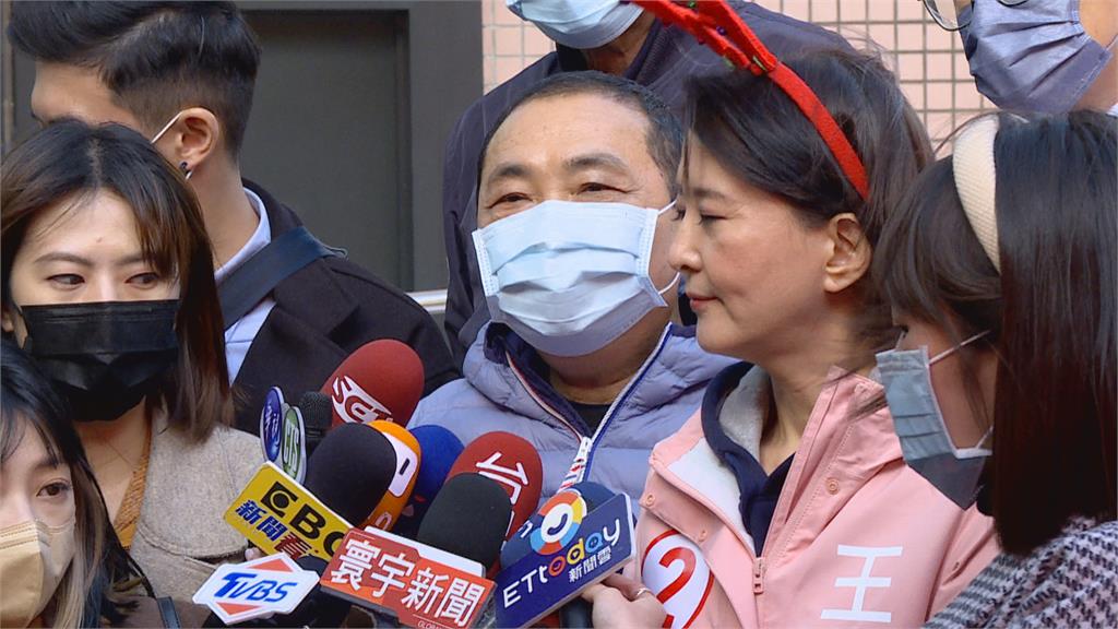 吳怡農、王鴻薇市場拜票 短兵相接較勁意味濃
