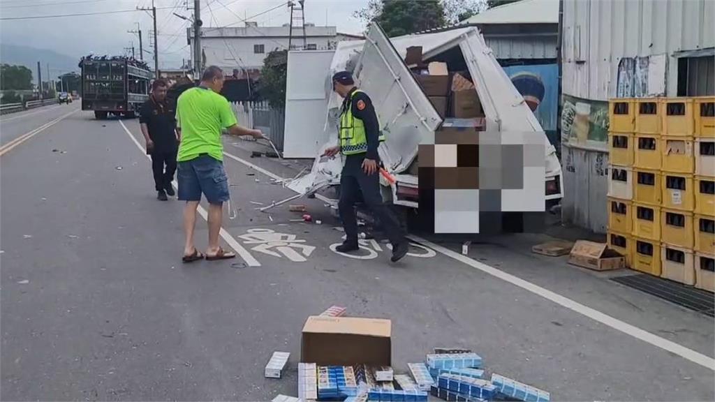 快新聞/大貨車台9線追撞路旁小貨車 男「遭貨門撞擊」傷重不治