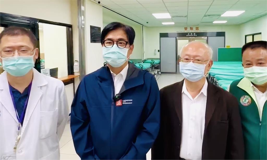 快新聞/高雄鋁工廠氣爆「2死6傷」 陳其邁趕赴醫院探視:協助補助醫療事宜
