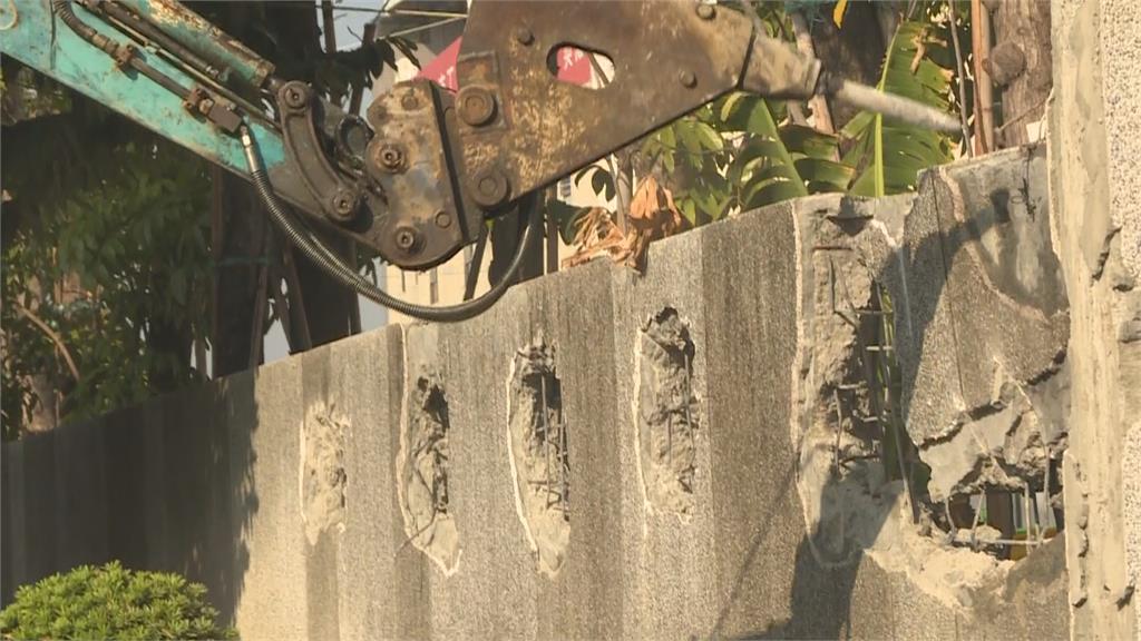 快新聞/顏家違建拆除遭質疑進度緩慢 今天上午「怪手動工敲圍牆」