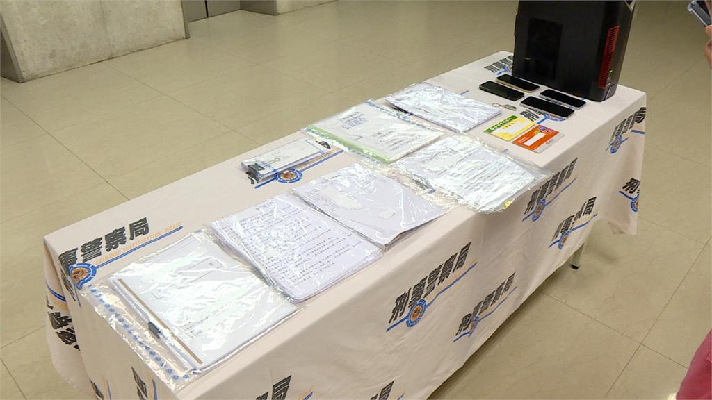 環保蟑螂！新北砂石場違法收營建土方　三峽河岸狂倒7000噸廢土