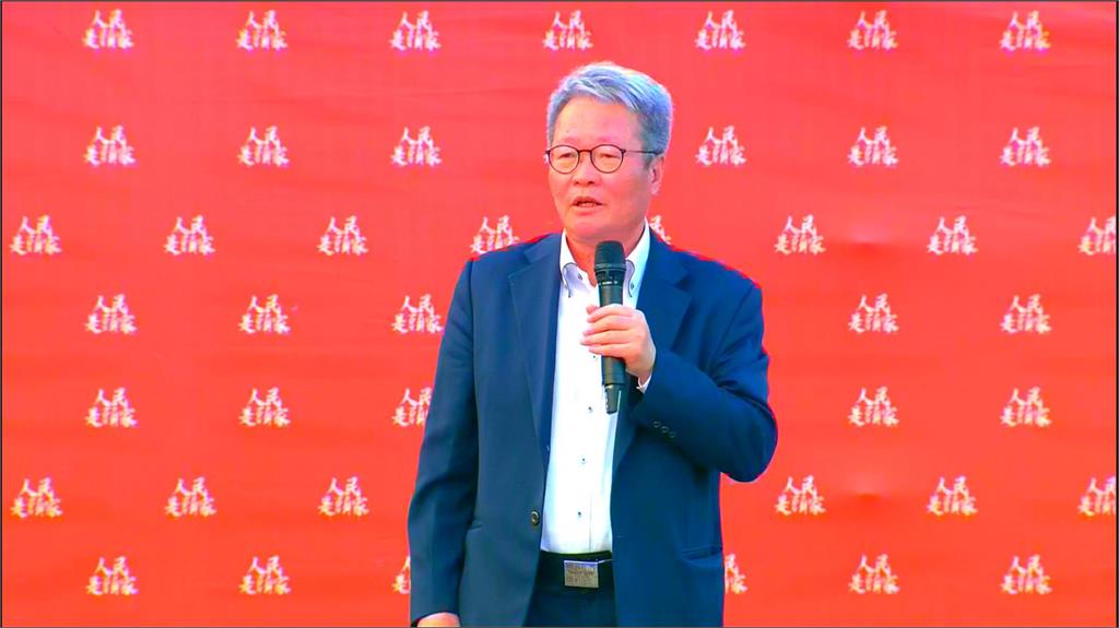 被傅崐萁問「當祖母了嗎」 主計長現身宣講再喊「我單身」