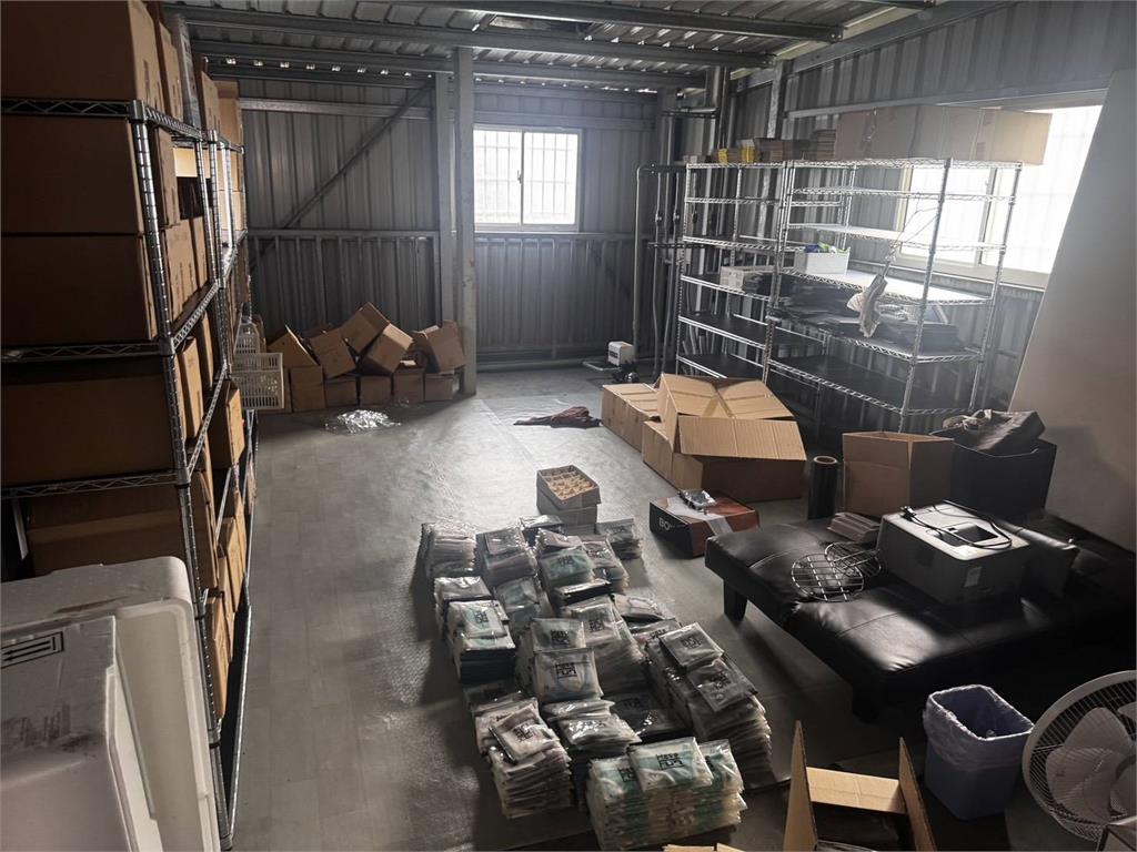 台中商圈藏暗黑同志天堂!3帥警潛入當臥底「脫到剩內褲」2男看片一半遭逮