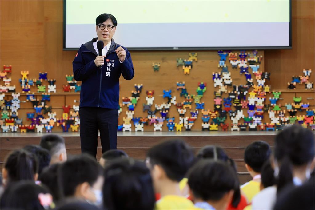 快新聞/陳其邁開學視察校園 強化登革熱與腸病毒防護