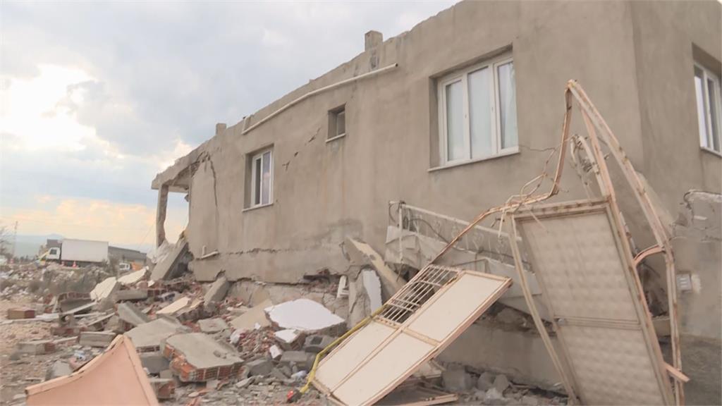 民視新聞團隊挺進土耳其！小鎮房屋倒塌、毀損　民眾無家可歸「搭帳棚住」