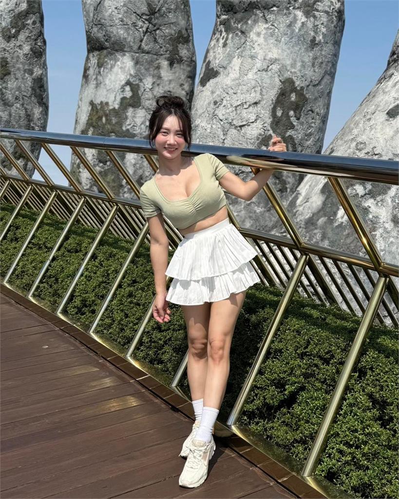 「小珍奶」越南佛手橋大搖擺!中空曬「白美腿+上M線」掀網朝聖