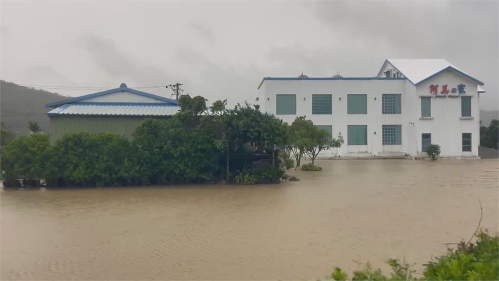 恆春時雨量近百毫米　庭院變水池、地下室也慘淹