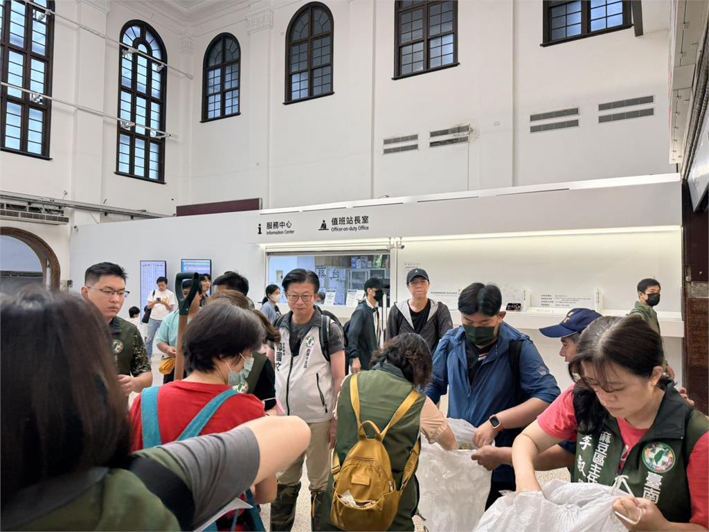 快新聞／不落人後響應「鏟子超人」運動　郭國文率20人馳援花蓮